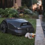 Meilleur robot tondeuse 2025 sur pelouse humide, contourne une bordure